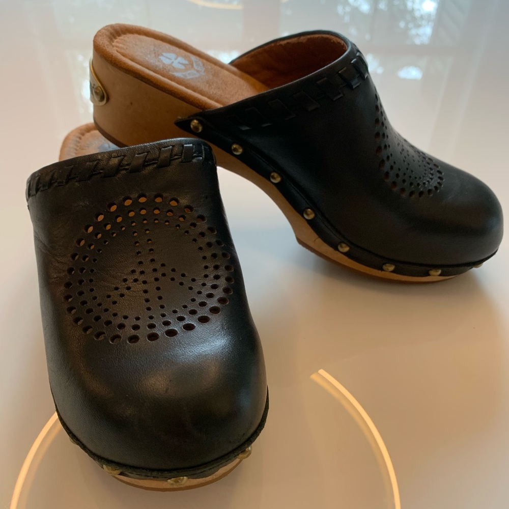 Lucky Brand Lila Peace Sign Wood Leather Clogs